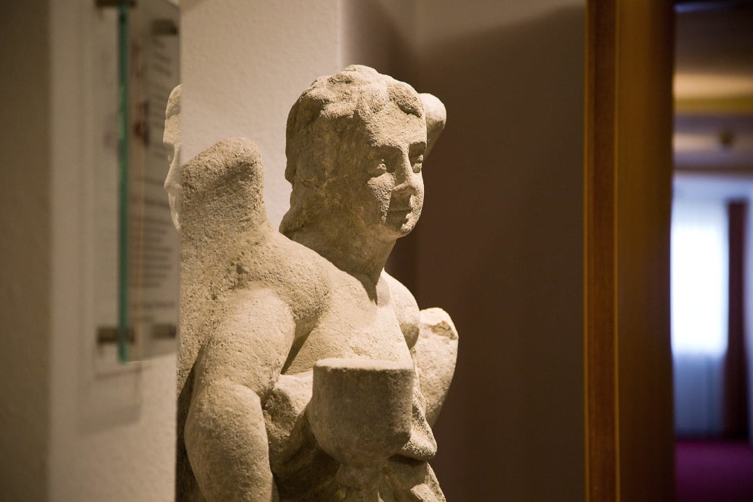 Statue Hotel Weisses Ross