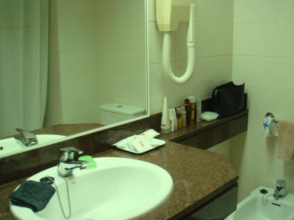 Badezimmer mit großer Ablagefläche Hotel Riu Festival
