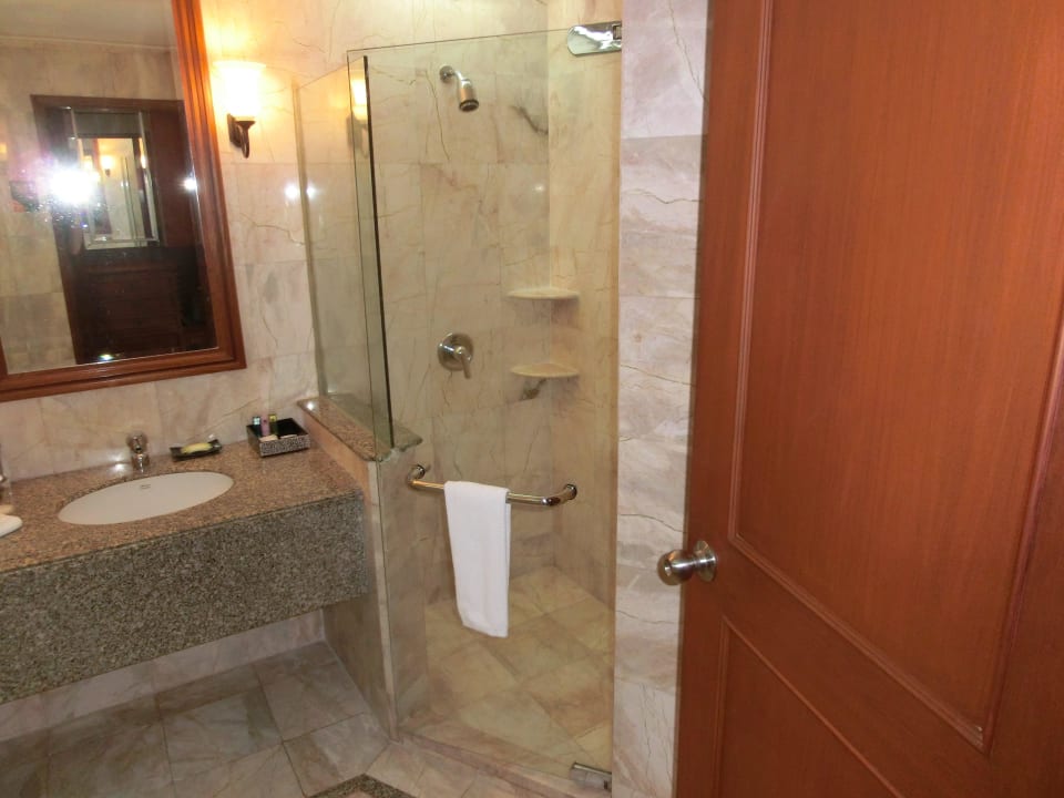 Große Dusche Hotel Century Park