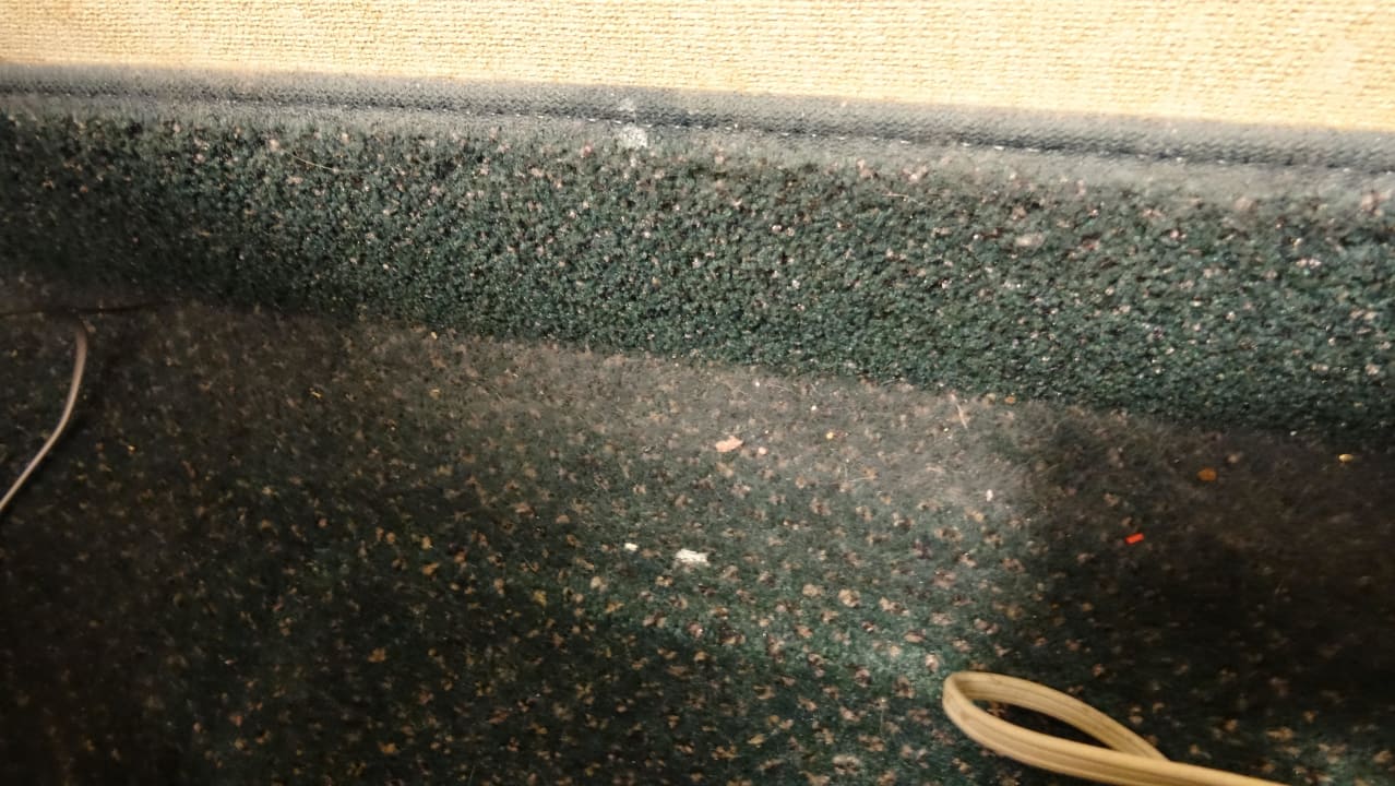 Dreck hinter dem Nachtisch Hotel Commodores Inn