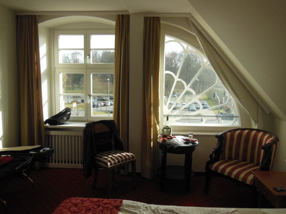 Blick Richtung Stadt und Molli-Bahn Hotel Prinzenpalais Bad Doberan