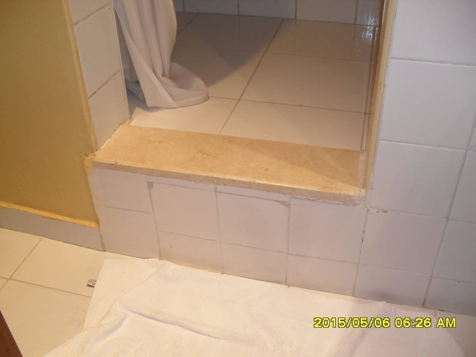 Der Einstieg in die Dusche Novus Plaza Hodelpa