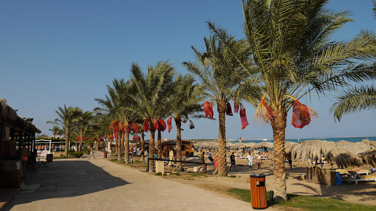 Nalevo od pláže je Cuba Bar Sentido Caribbean World Soma Bay