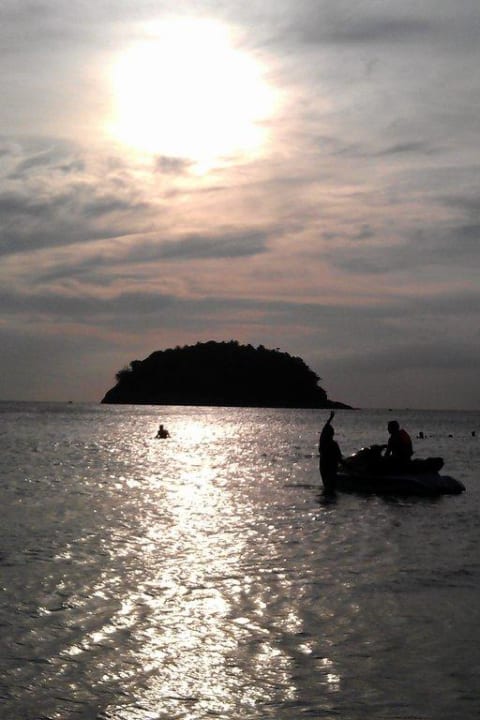 Sonnenuntergang am Kata Beach Kata Palm Resort & Spa