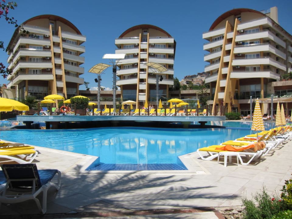 Großer Pool Alaiye Resort & Spa