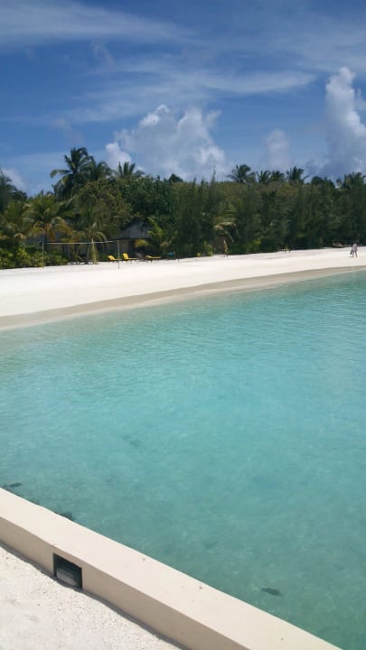 Bei Ankunft vom Steg nach rechts Summer Island Maldives