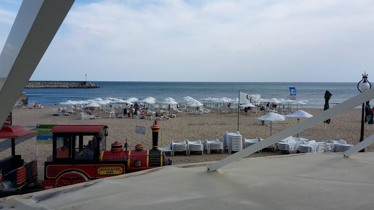 Blick zum Strand Hotel Glarus
