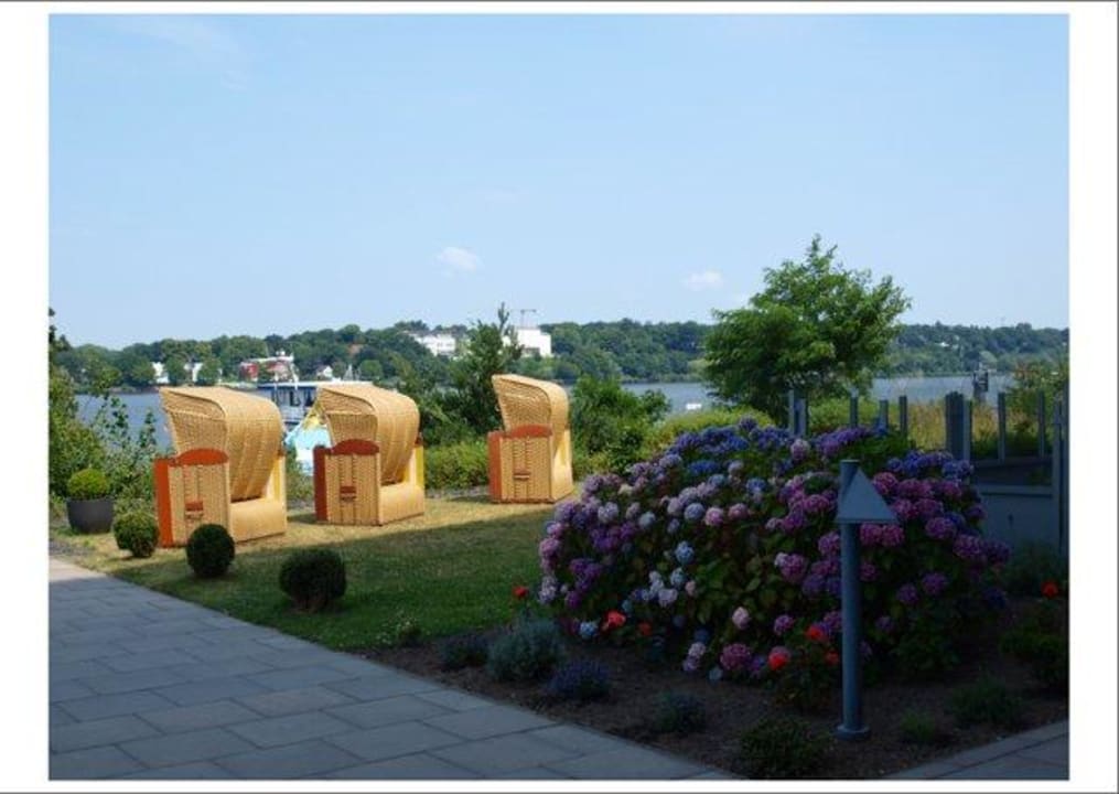 Eingangsbereich Rilano zur Elbseite elaya hotel hamburg finkenwerder