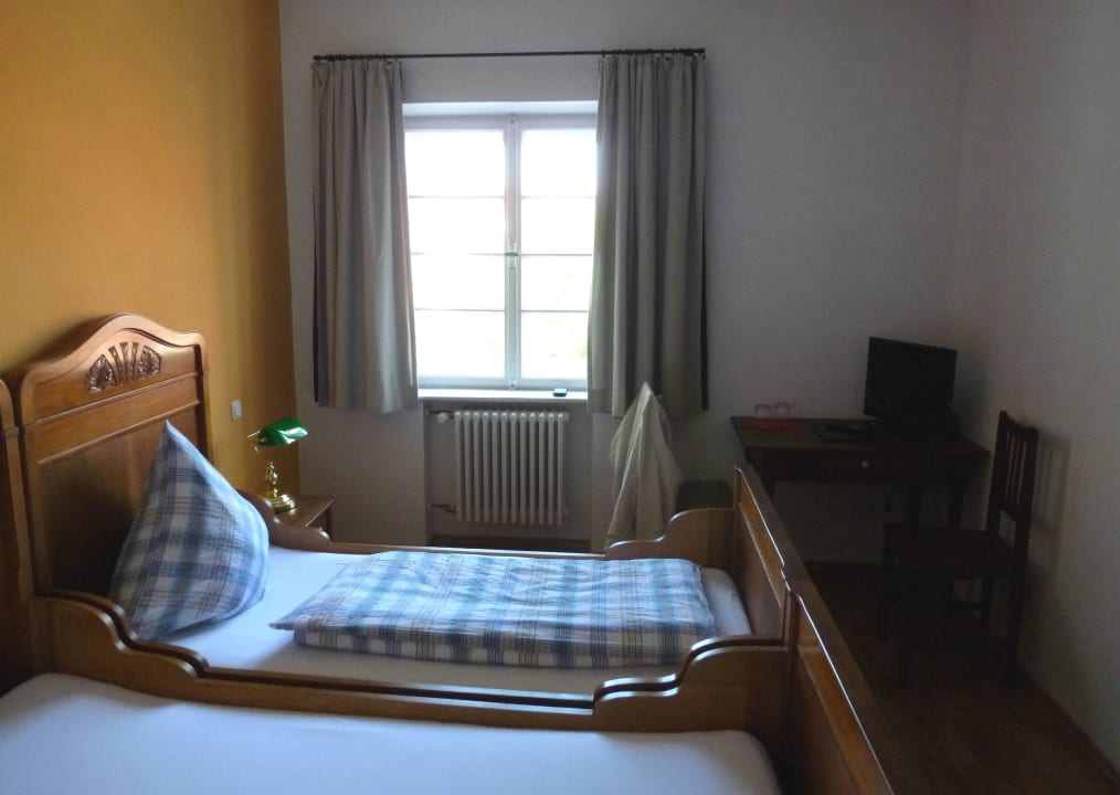 Urige Massivholzmöbel Hotel Wailtl