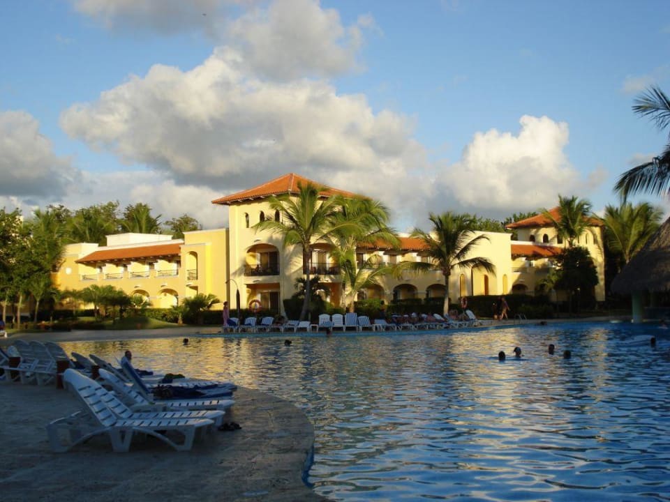 Sonnenuntergang beim Pool Iberostar Selection Hacienda Dominicus