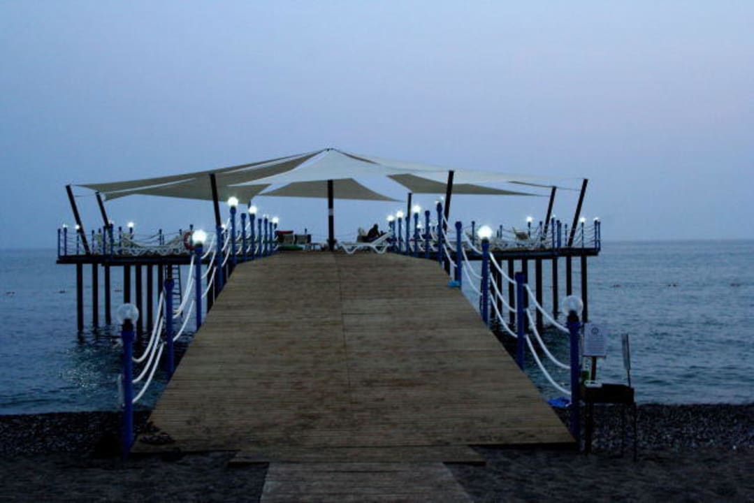 Steg am Strand Seaden Sea World Resort & Spa