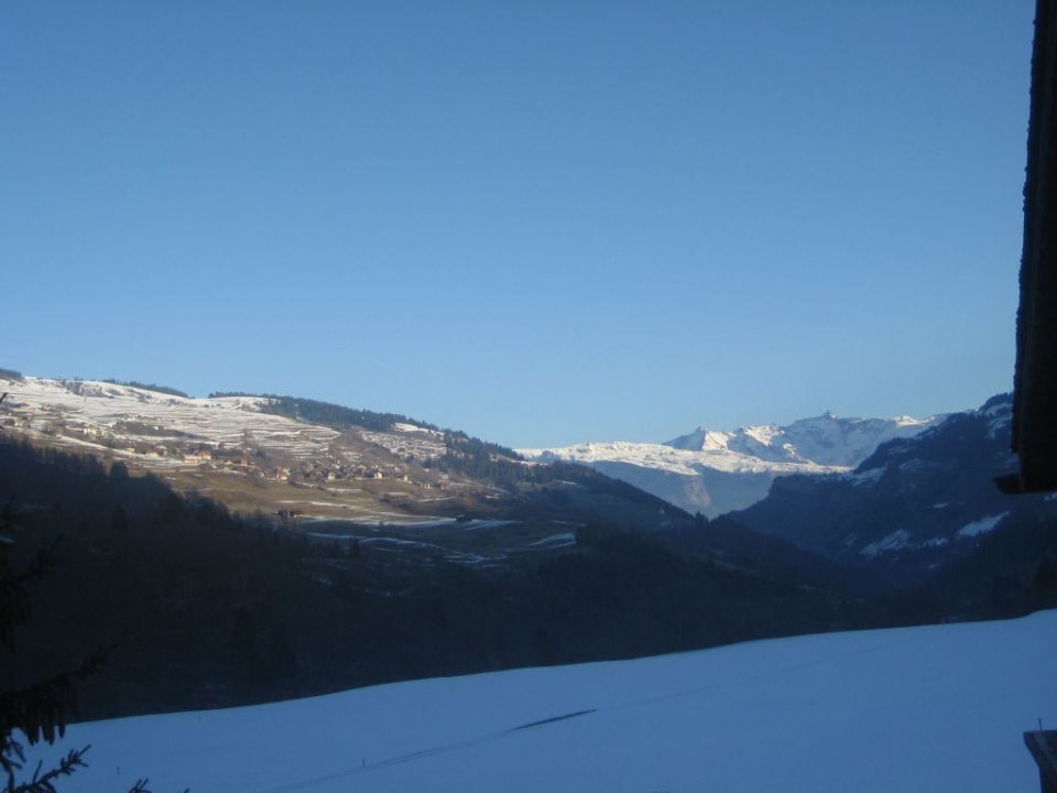 Aussicht von der Sonnenterrasse Hotel Ustria Plaun Fravgia