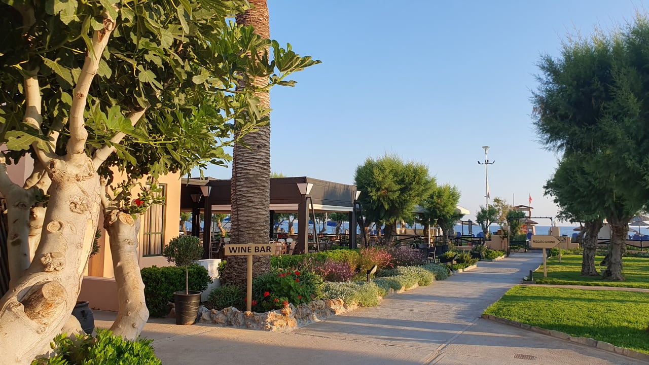 Gartenanlage Anissa Beach & Village