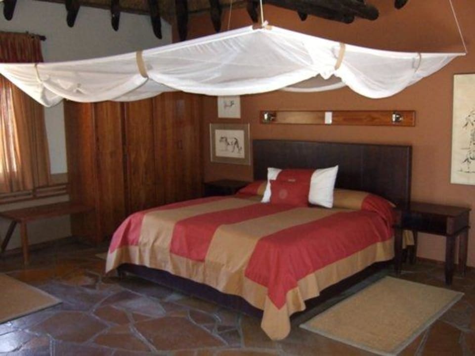 Doppelbett mit Moskitonetz Hotel Mushara Lodge