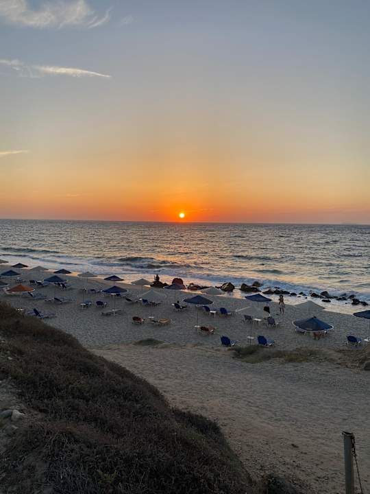 Strand Hotel Kouros Palace