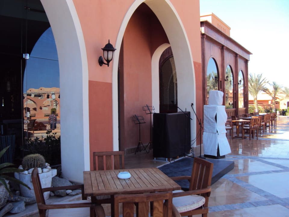 Restaurant aussen Radisson Blu Resort, El Quseir