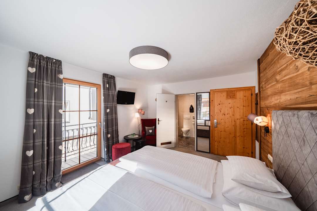 Zimmer Schindler Bed & Food Experience