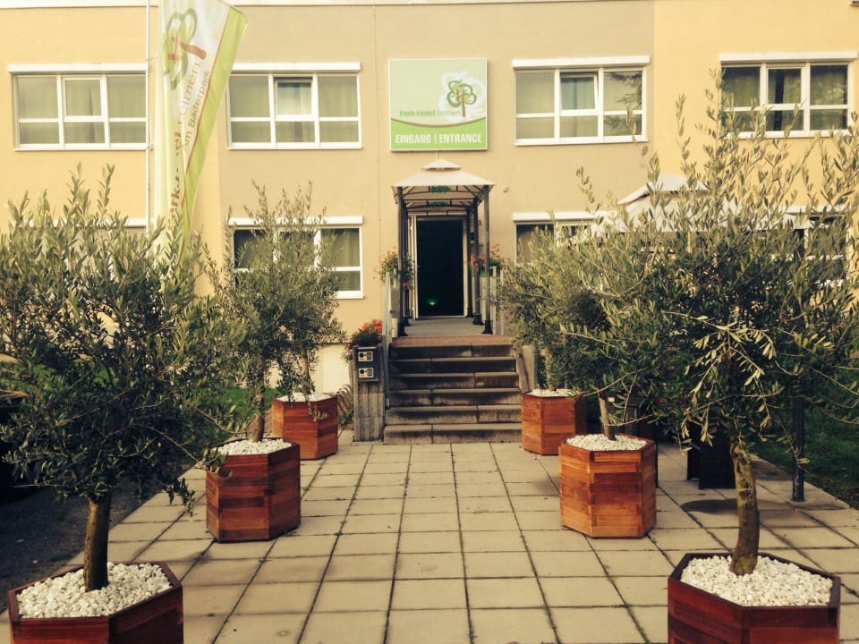 Eingang Park-Hotel Leimen