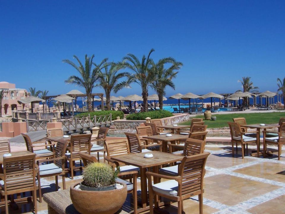 Terrasse mit Meerblick Radisson Blu Resort, El Quseir