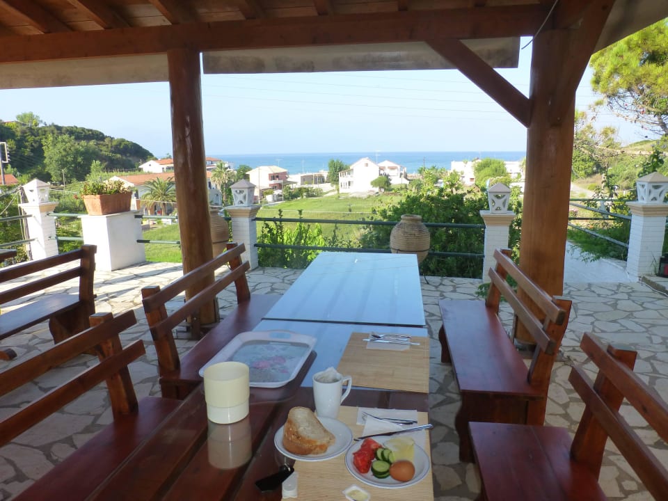 Die Frühstücksterrasse Pension Gerassimos