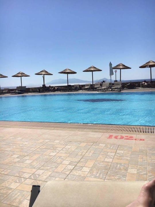 Oberer Pool Grand Blue Beach Hotel