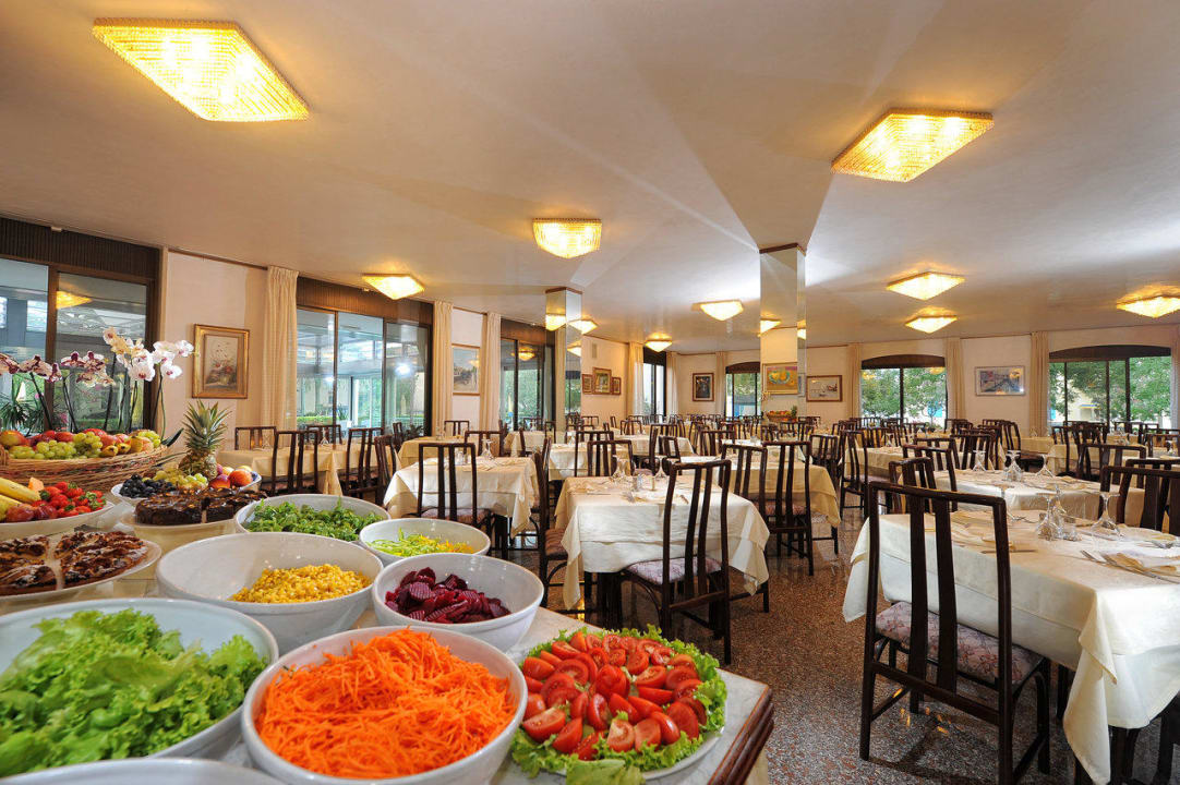 Sala pranzo e buffet  Hotel Junior