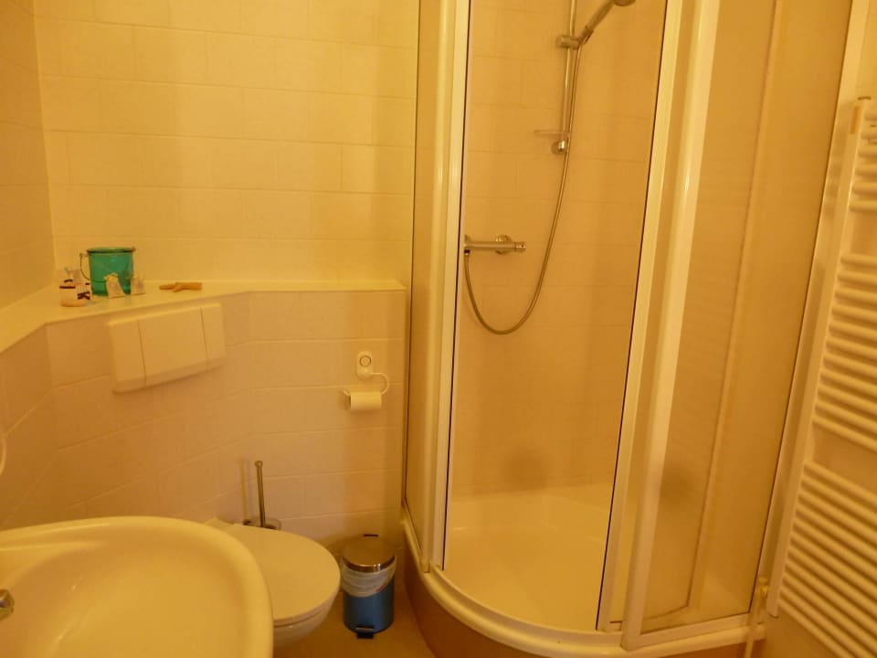 Bad mit Dusche Ferienwohnung Trapp