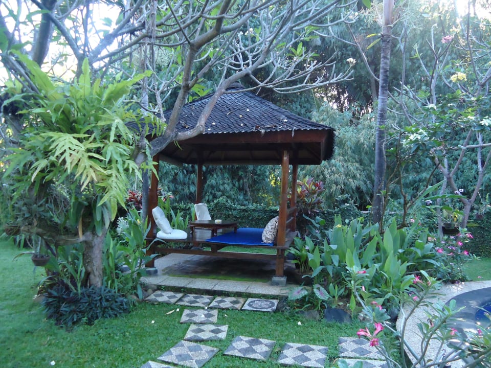 The place for see geikos on the night  Saraswati Holiday House