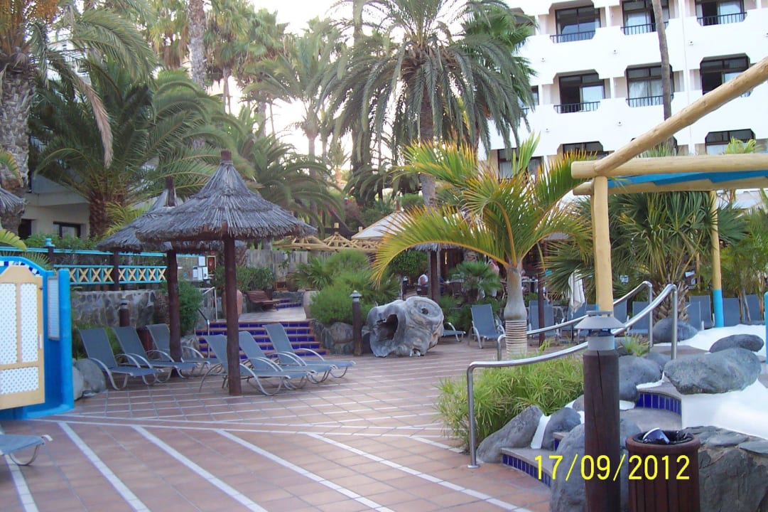Liegen und Sonnenschirme Corallium Beach by Lopesan Hotels - Adults only