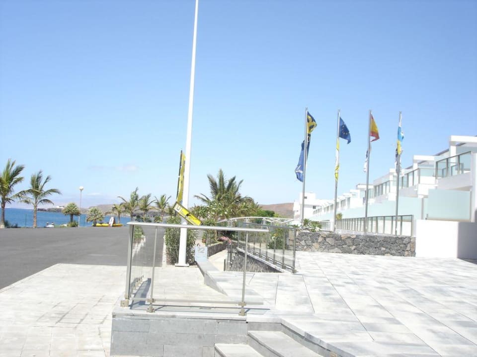 Blick über die Strandpromenade R2 Bahía Playa Design Hotel & Spa - Adults Only