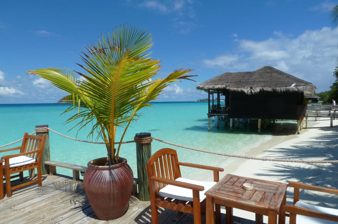 Laguna Bar Steg Richtung Wasservillen Kuramathi Maldives