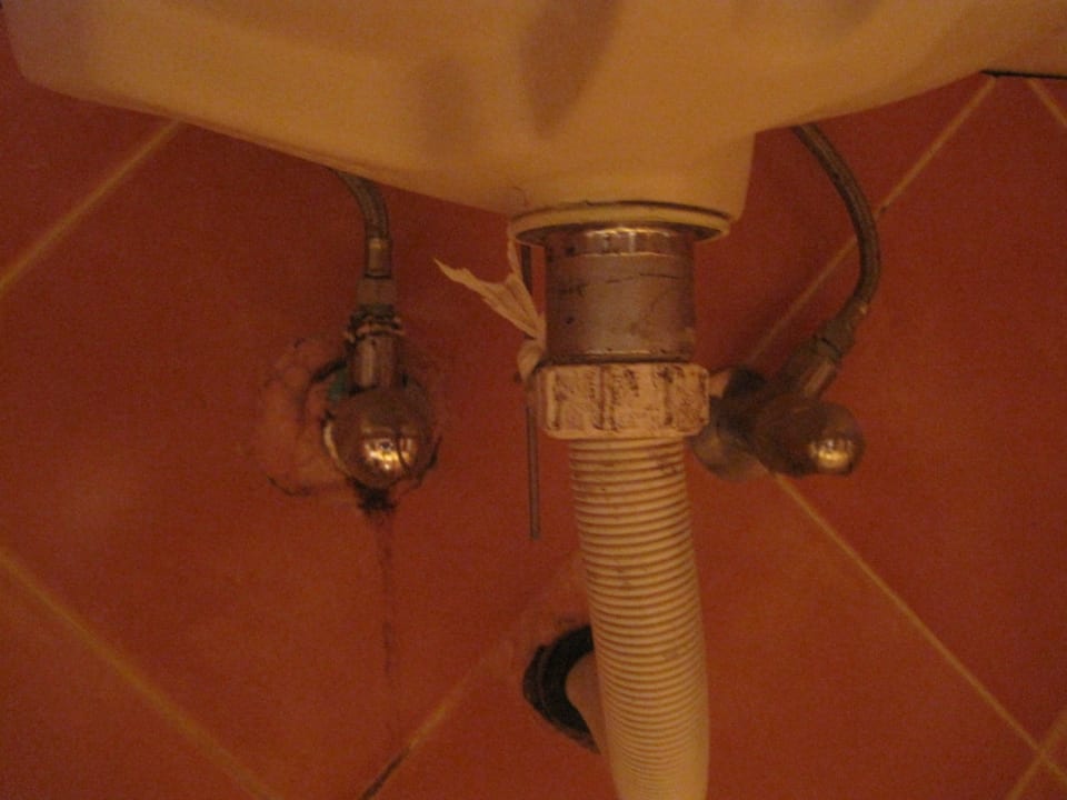 Abfluss unter dem Waschbecken Grand Makadi