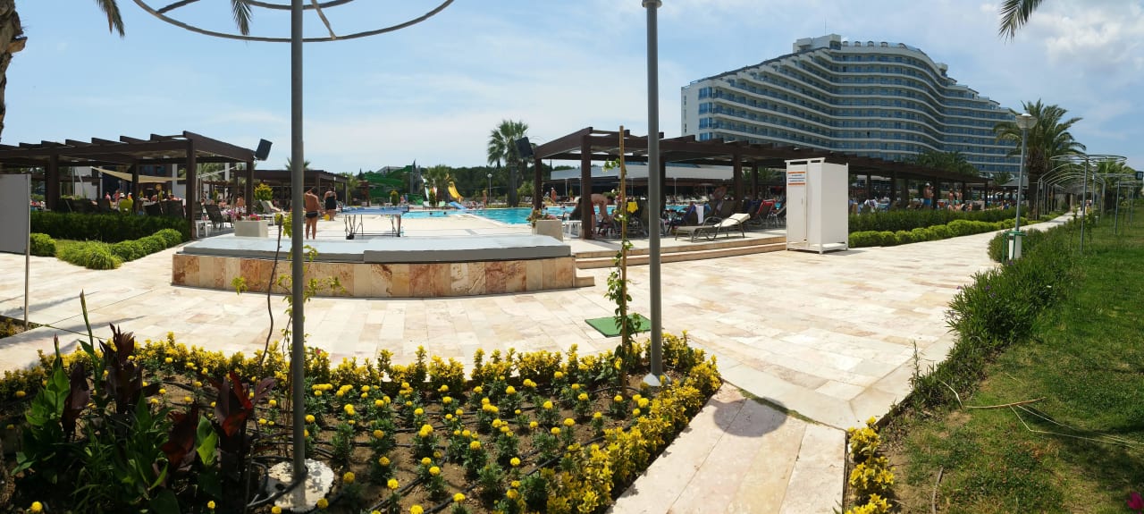 Blick von der Beach-Bar kommend zum Hotel Venosa Beach Resort & Spa