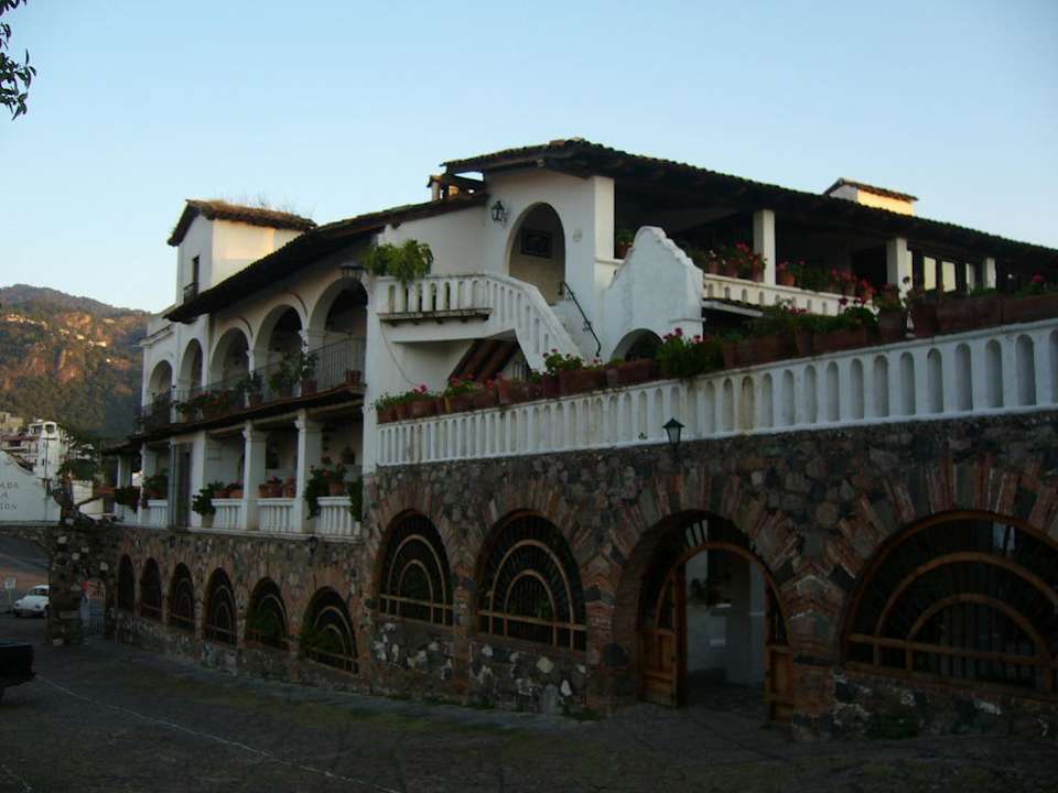Fasada Hotel Posada de la Mision