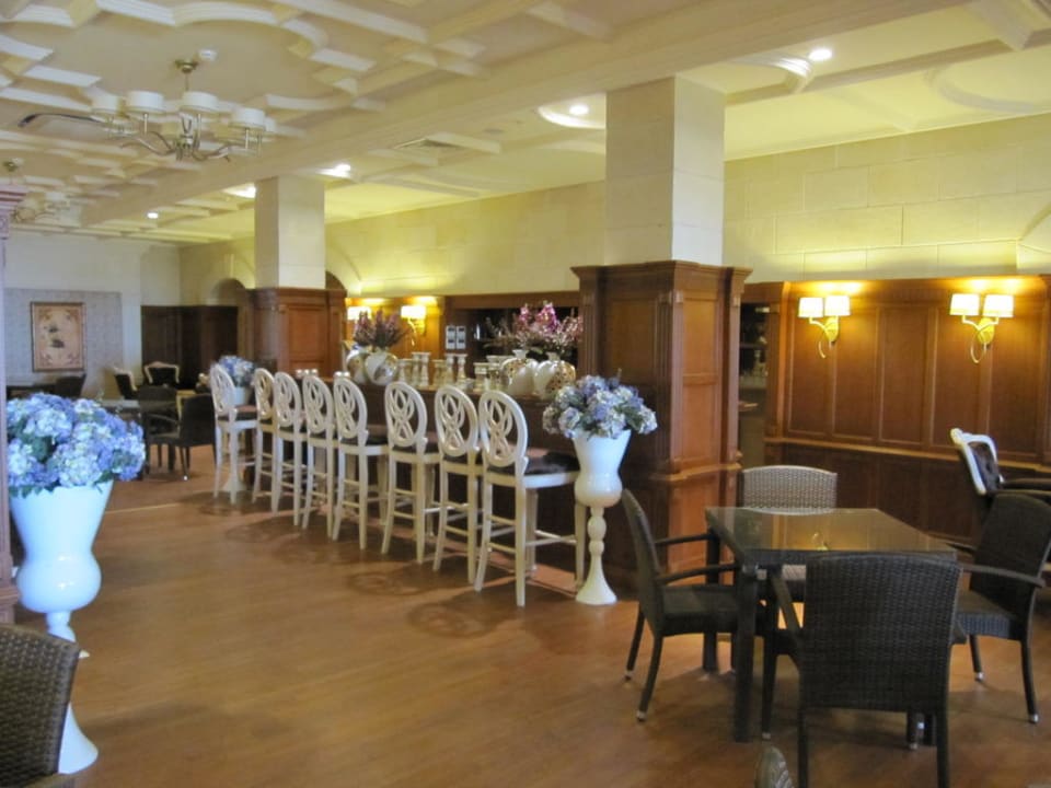 Binnenzicht "terras bar" Diamond Excellence Resort & Spa