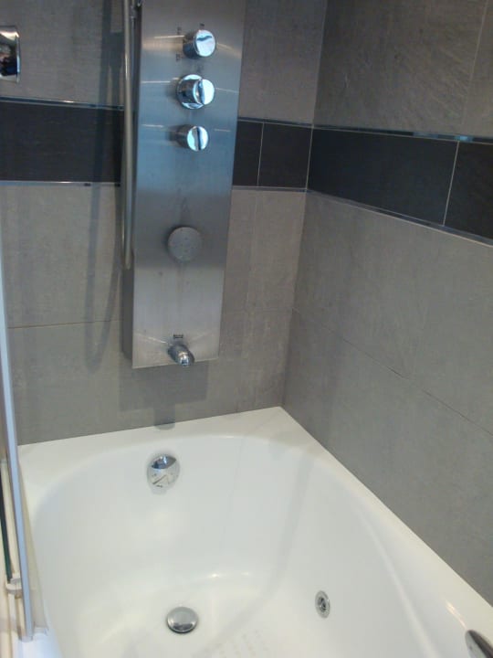 Badewanne mit Yacuzzi und anderen "Spielereien" Hotel Sa Pedrissa