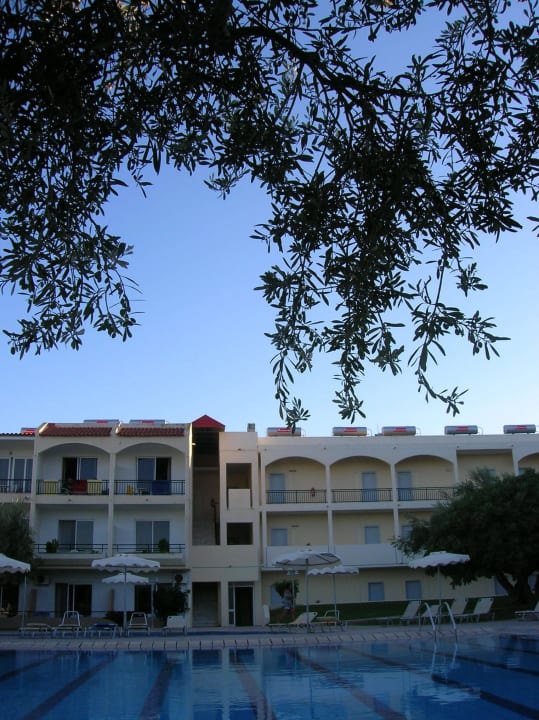 Pool und Innenhof von Hotel Marianna Palace Hotel