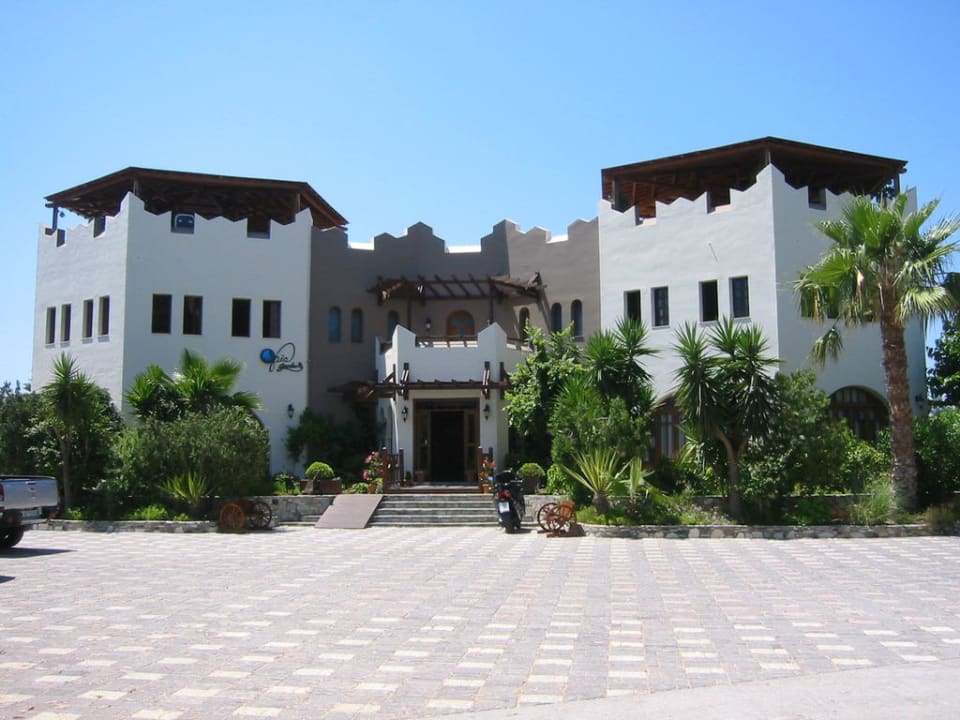 Eingangsbereich vor dem Hotel Gaia Garden Hotel