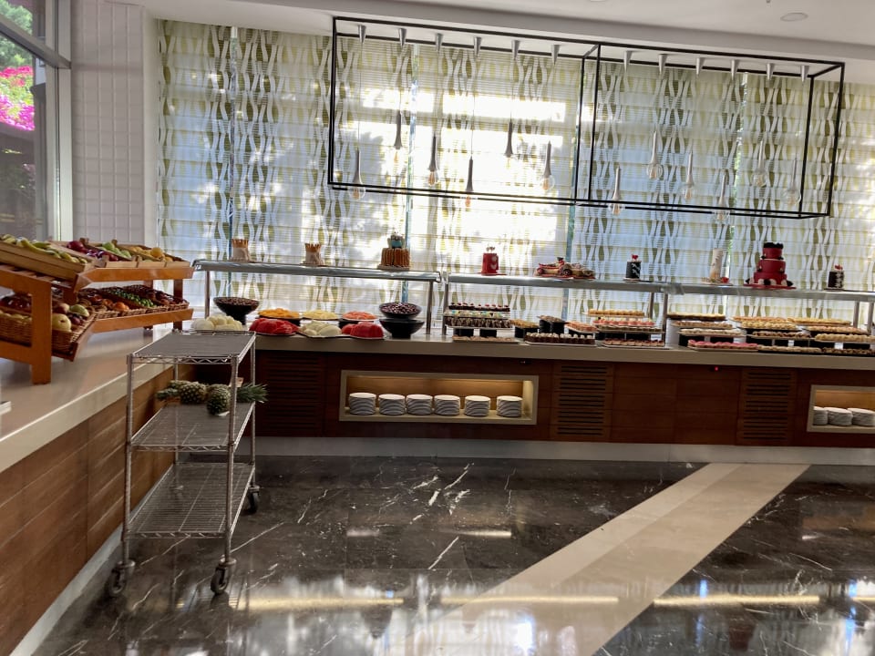 Gastro Saturn Palace Resort Hotel