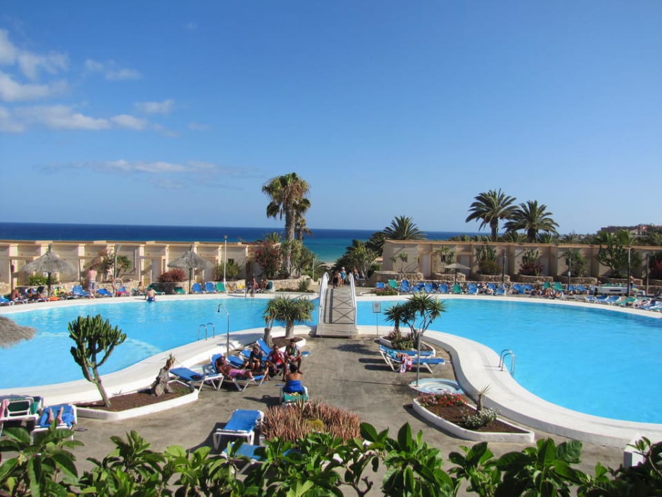 Basen i widok na ocean SBH Monica Beach Resort