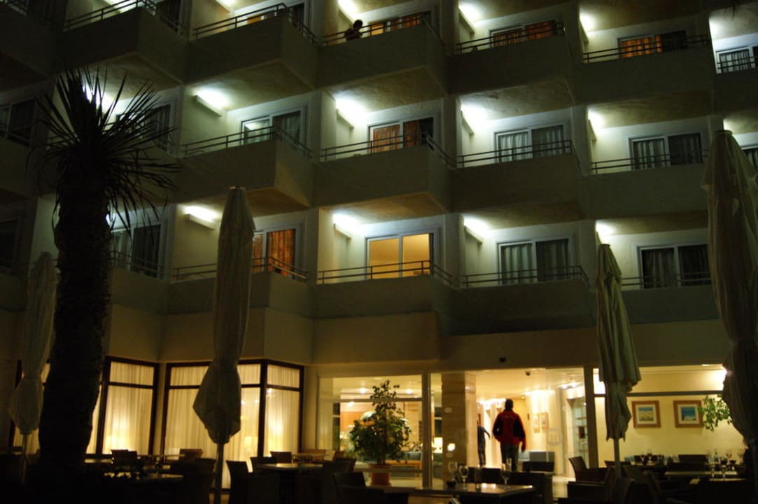 Ausblick bei Nacht vom Pool aus Hotel HM Gran Fiesta