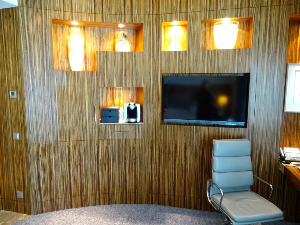 Zimmer Andaz Capital Gate Abu Dhabi - a concept by Hyatt