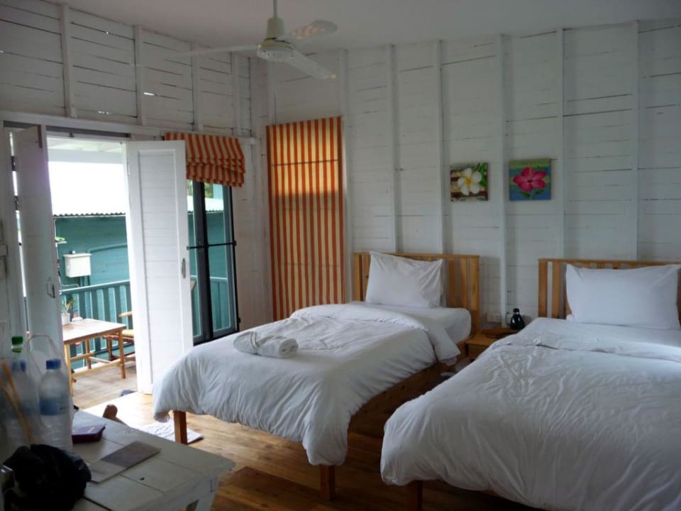 Bungalow von innen Hotel Khao Lak Youth Club