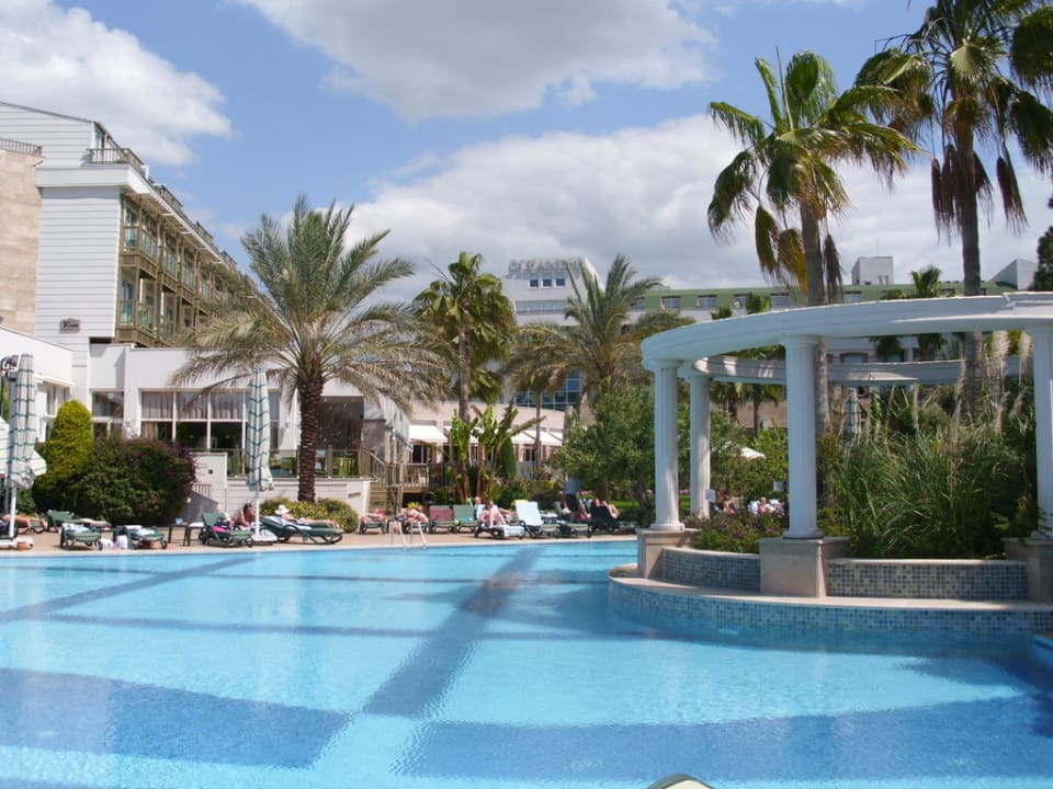 Blick auf den grossen Pool von der Poolbar aus Hotel Oleander