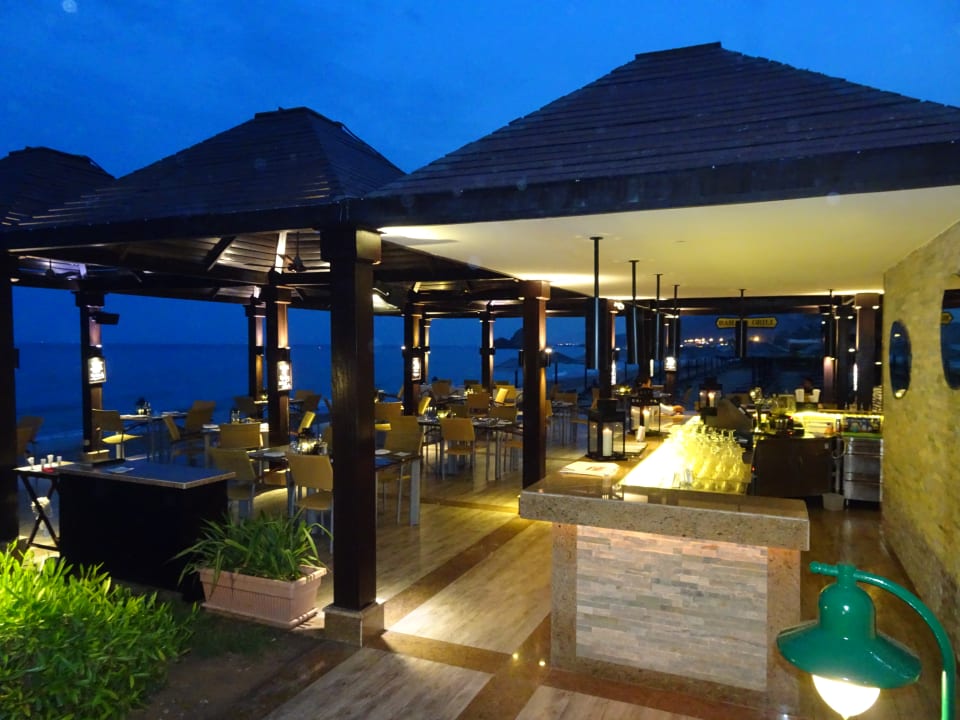Restaurant Miramar Al Aqah Beach Resort