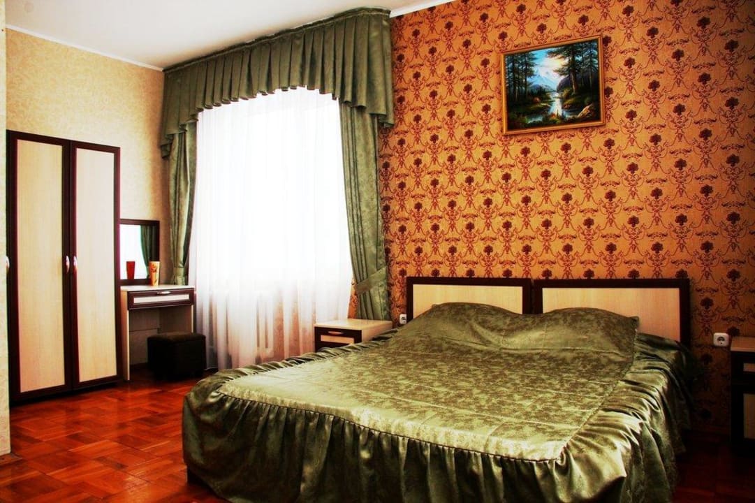 Полулюкс Hotel Yakor / Отель Якорь