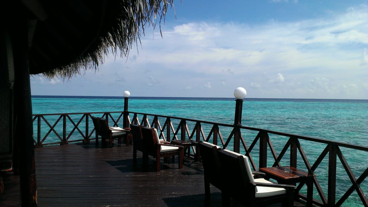 Sundownbar Angaga Island Resort