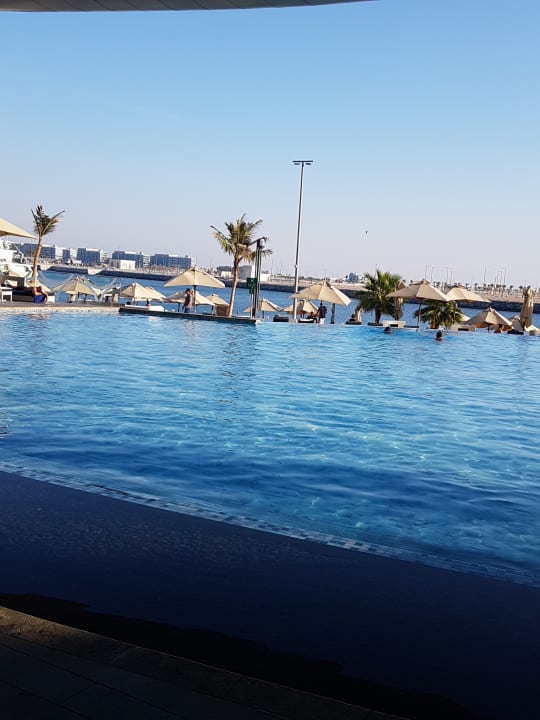 Pool Conrad Abu Dhabi Etihad Towers