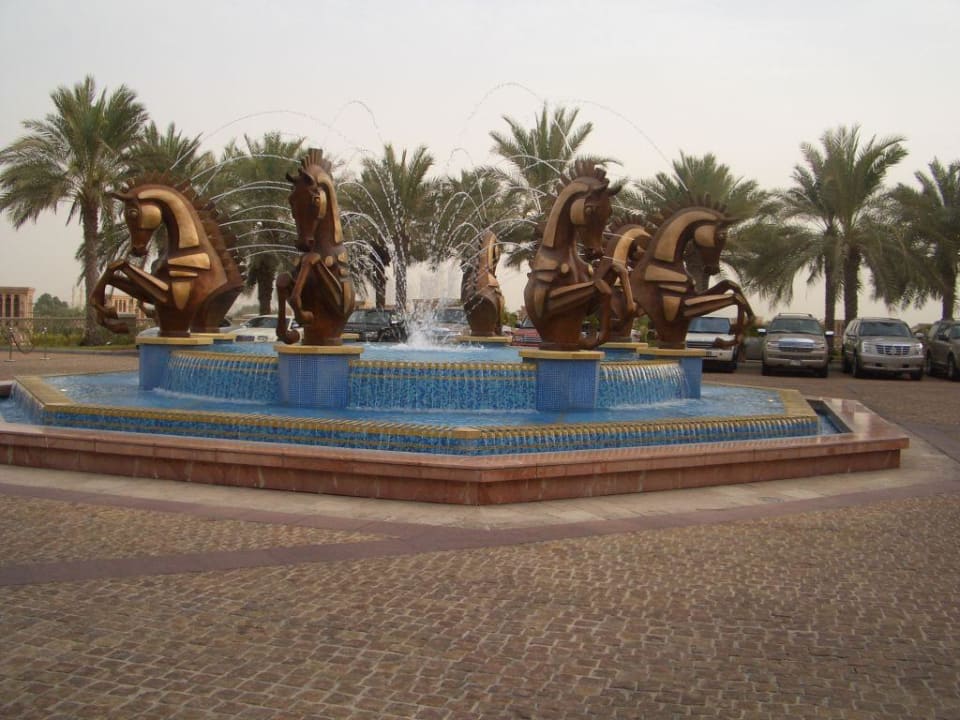 Einfahrt vor dem Hotel Jumeirah Al Qasr