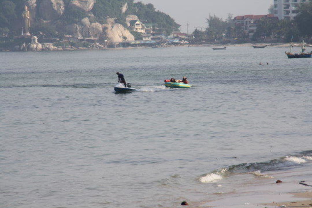 Kein Sand, aber Krach und Ausblick Wora Bura Hua Hin Resort & Spa
